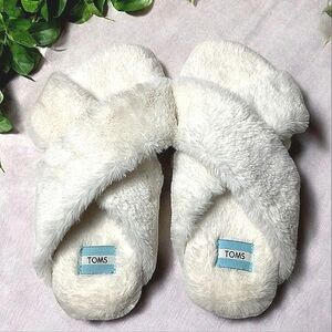 TOMS IVORY WHITE FAUX FUR SIZE 8 SLIPPERS SHOES NWOT
